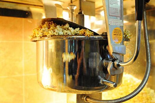 Четвертый век хрустит попкорн: воздушная кукуруза празднует День рождения