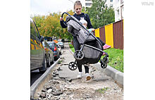 Разбитый тротуар на Кировоградской отремонтируют до конца августа