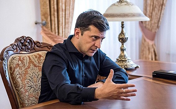 Украинский политолог: Зеленский разрушает страну