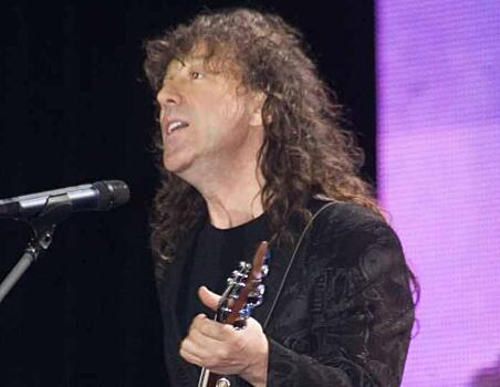 «Мечты в умах кружатся»: Владимир Кузьмин очаровал пользователей снимком из юности