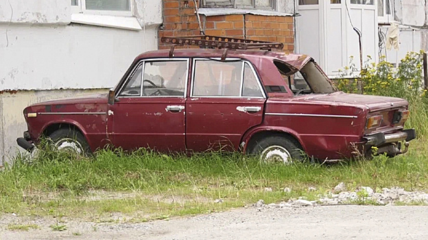 Алексей Романов назвал причину захламления парковок в Ноябрьске