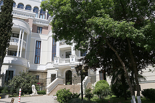 Владимир Зеленский исправно платит за ялтинскую квартиру