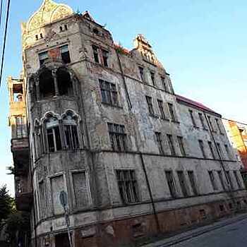 Владелец дома, в котором родился оскаровский номинант Мюллер-Шталь, должен отремонтировать здание