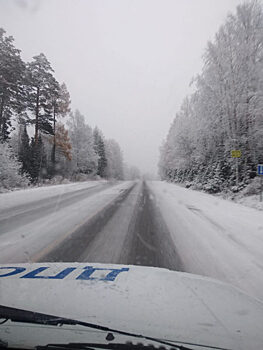 Сотрудники ГИБДД предупреждают о мокром снеге и гололедице на дивногорской трассе