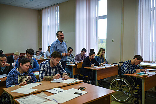 В Азербайджане инвалидам помогут получить диплом