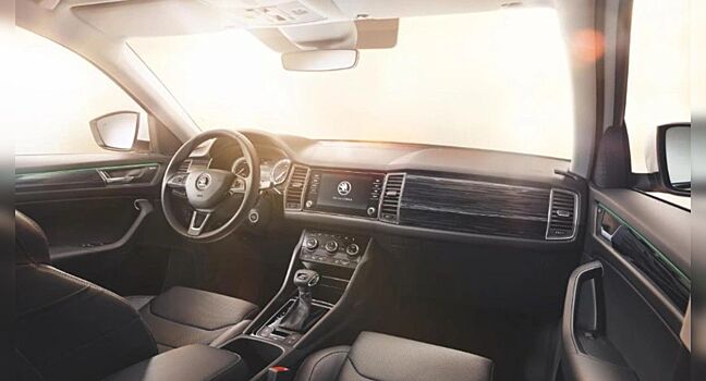 Россияне назвали плюсы и минусы кроссоверов Hyundai Santa Fe и Skoda Kodiaq