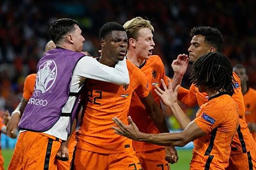 Нидерланды в концовке матча вырвали победу у сборной Украины