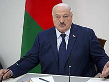 Лукашенко призвал Европу отцепиться от американского авианосца