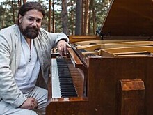 Пианист Николя Челоро заявил, что Франция оказалась в плену, пока ЕС решает всё