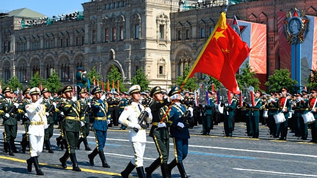 Путин поблагодарил Си Цзиньпина за направление делегации на Парад Победы