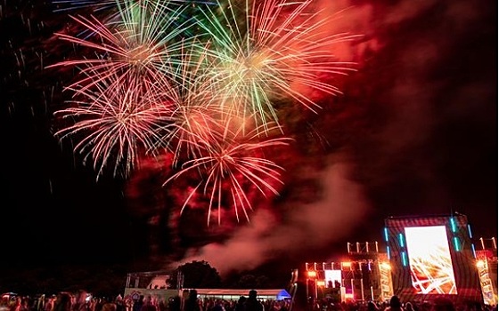 Британия отменяет фестивали, Сербия опенэйром празднует победу над COVID-19