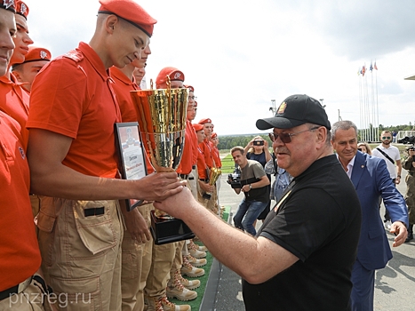 Замглавы Минобороны вручил участникам СВО госнаграды в госпитале Вишневского