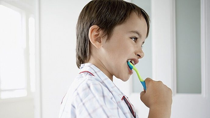 Почему детские зубы так быстро портятся и что с этим делать