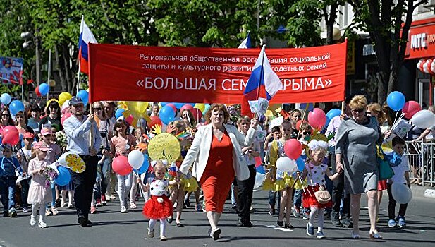 На первомайскую демонстрацию в Симферополе вышли 27 тыс. человек