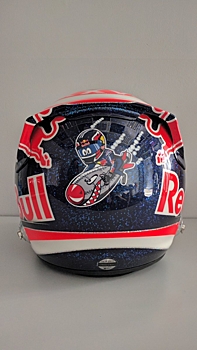 Даниил Квят выбрал особый дизайн шлема с торпедой на Гран При России