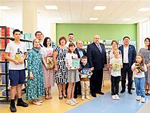 Самарские депутаты подарили детям более 200 книг