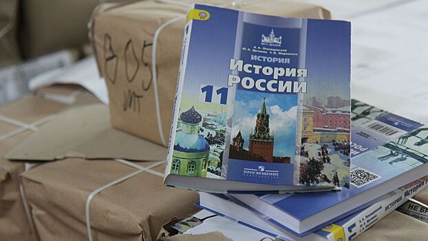 Песков: Путин уделяет большое внимание качеству учебников