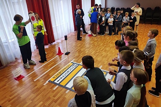 Учащихся начальных классов обучили безопасному поведению на дорогах