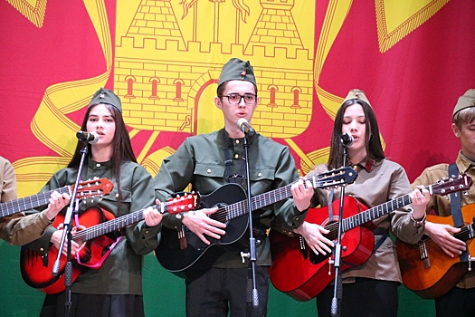 Молодые вокалисты из разных городов исполнили патриотические песни в Анапе