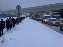 Пассажиры вышли из автобусов на Калужском шоссе из-за снегопада