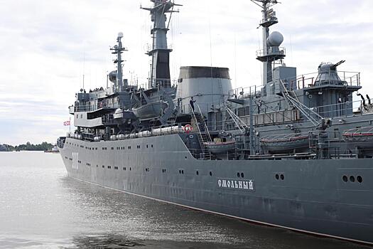 Учебный корабль ВМФ России «Смольный» прибудет в Севастополь 7 сентября после прохождения проливов Дарданеллы и Босфор