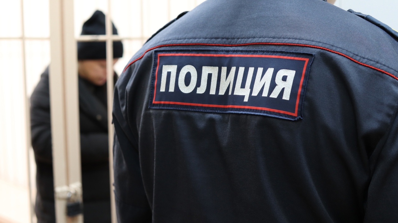 Разбой: в Новосибирске трое мужчин избили и ограбили на ₽3000 местного жителя