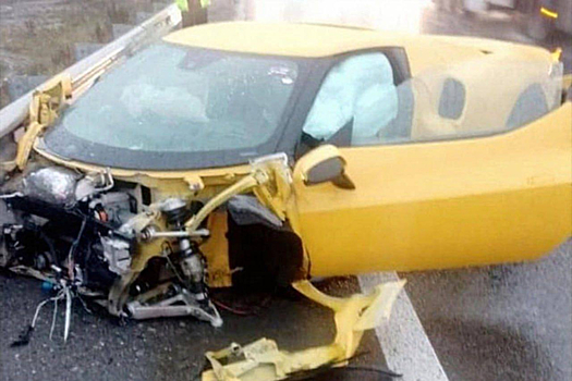 Спорткар превратился в груду металла из-за гонок по трассе на Урале