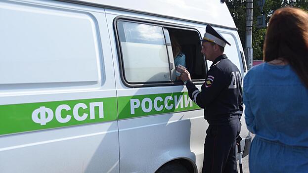 Около 30 автомобилей арестовали за долги судебные приставы на Вологодчине