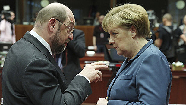 Меркель опережает Шульца по популярности