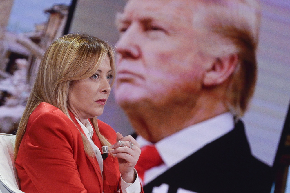 Мелони прокомментировала слова Трампа о совместном фото