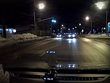 Водитель всем известного такси в Ярославле попал на камеры, катаясь по встречке