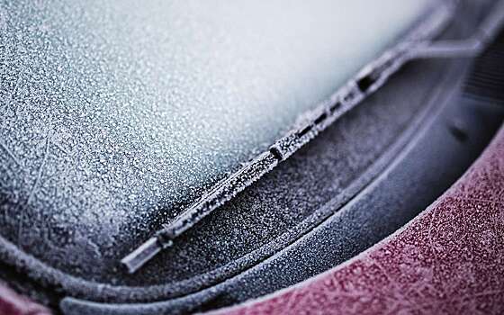 Как быстро избавиться от наледи на лобовом стекле