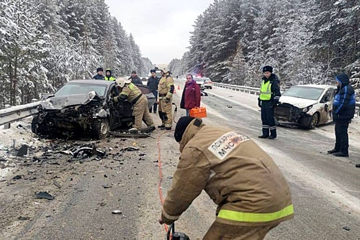 Два человека погибли, пострадали дети: серьезная авария на свердловской трассе