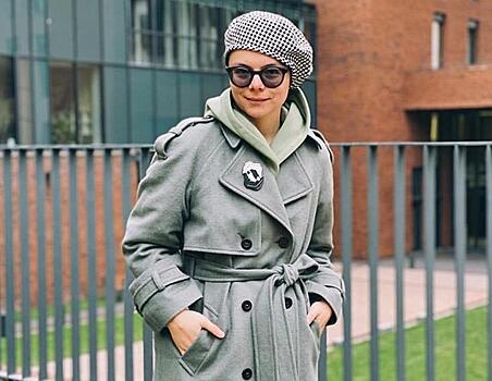 Осенняя прогулка: Татьяна Брухунова выбрала пудровое пальто с меховым поясом