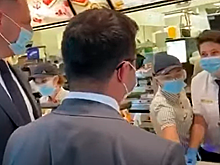 Зеленский отказался от «слишком большого» украинского бургера