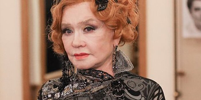 Собянин наградил Веру Алентову знаком "За безупречную службу Москве"