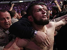 Отец Нурмагомедова пообещал наказать сына жестче, чем UFC