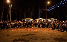 В Рязани в Лесопарке горящими свечами выложили слово «Победа»