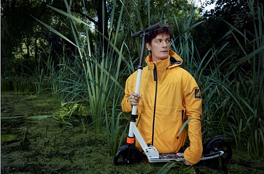 Ищи дождь, гуляй в дождь: Александр Гудков вышел сухим из воды в новом ролике для adidas