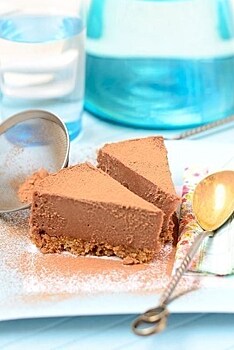 Шоколадный торт с кремом (без выпечки)