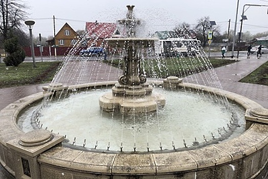 Фонтан в Серебряных Прудах заработал после зимнего перерыва