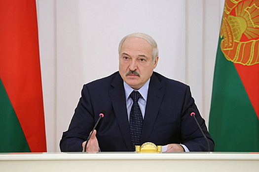 Лукашенко рассказал о плакавшей у него на плече Тихановской