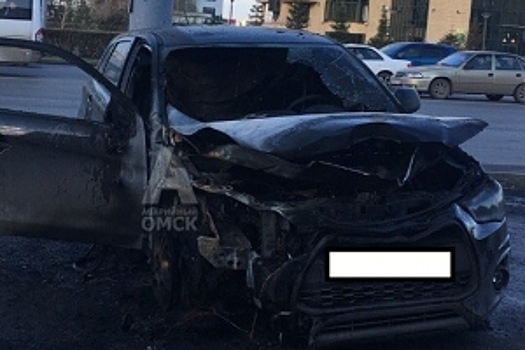 Житель Омска обнаружил на колесе своей машины гранату