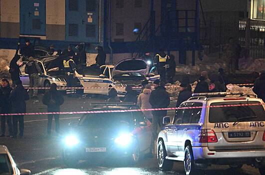 В Москве смертник бросил бомбу в машину с полицейскими. Погиб один сотрудник ГАИ