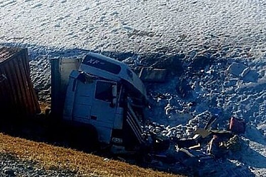Контейнеровоз перевернулся на трассе «Обход Хабаровска»‎