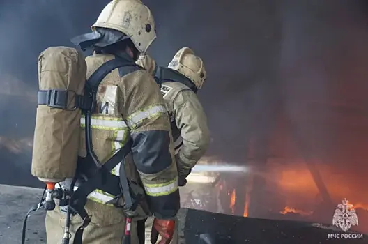 В Карачаевске сгорели бензовоз и заправка