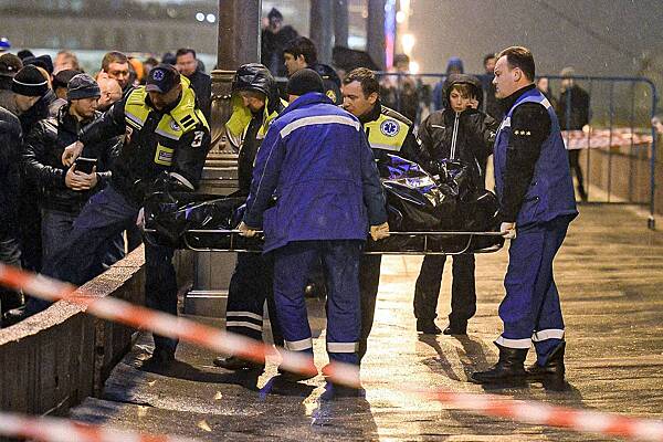 10 лет назад у стен Кремля расстреляли Бориса Немцова. Кто ответил за  убийство политика и почему к следствию остались вопросы? -  Рамблер/развлечения и отдых