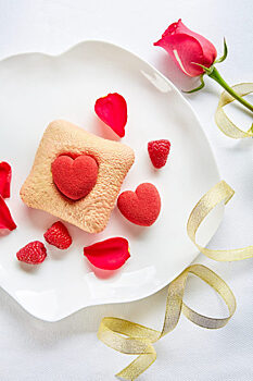 Что приготовить на 14 февраля: «розовый» кофе и десерт