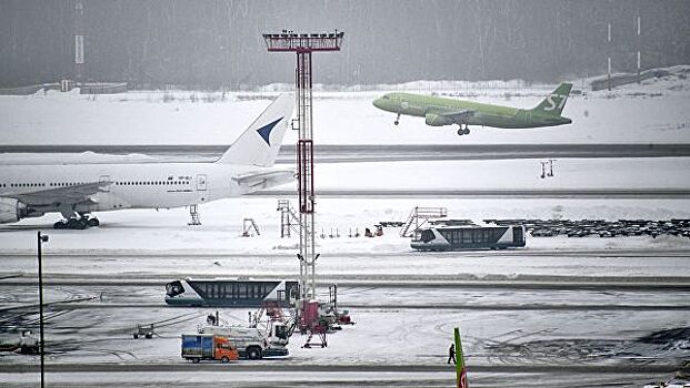 В московских аэропортах задержали и отменили более 30 рейсов