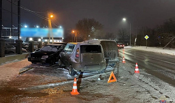В ДТП на юге Волгограда пострадали четыре автомобиля и человек